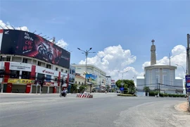 Đường phố An Giang vắng lặng những ngày giãn cách xã hội. (Ảnh: Thanh Sang/TTXVN)