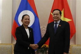 Phó Chủ tịch Thường trực Quốc hội Trần Thanh Mẫn tiếp Tổng Thư ký Quốc hội Lào. (Ảnh: Đức Thọ/TTXVN)