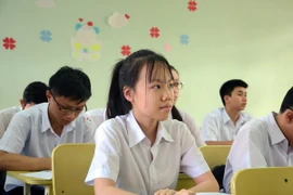 Em Đoàn Nữ Ngọc Linh trong giờ học. (Ảnh: Quang Thái/TTXVN) 