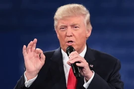 Ông Donald Trump trong cuộc tranh luận trực tiếp thứ hai với bà Hillary Clinton tại St. Louis, Missouri, Mỹ. (Nguồn: AFP/TTXVN)