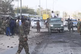 Hiện trường một vụ đánh bom liều chết tại Somalia. (Nguồn: EPA/TTXVN)