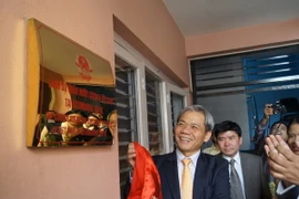 Đại sứ Tôn Sinh Thành khai trương Lãnh sự quán danh dự Việt Nam tại Nepal. (Ảnh: Huy Bình/Vietnam+)