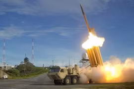 Tên lửa đánh chặn được phóng từ bệ phóng thuộc một bộ phận của hệ thống THAAD. (Nguồn: Reuters/TTXVN)