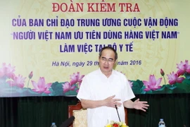Chủ tịch Nguyễn Thiện Nhân phát biểu ý kiến tại buổi làm việc. (Ảnh: Nguyễn Dân/TTXVN)