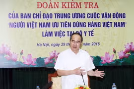 Chủ tịch Nguyễn Thiện Nhân phát biểu ý kiến tại buổi làm việc. (Ảnh: Nguyễn Dân/TTXVN)