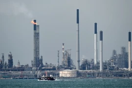 Cơ sở lọc dầu Bukom Shell ở vùng biển ngoài khơi Singapore. (Nguồn: AFP/TTXVN)