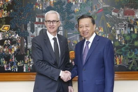 Thượng tướng Tô Lâm, Bộ trưởng Bộ Công an làm việc với Ngài Jurgen Stock, Tổng Thư ký Tổ chức Cảnh sát hình sự Quốc tế (Interpol) sang thăm và làm việc tại Việt Nam. (Ảnh: Doãn Tấn/TTXVN)