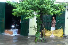 Mưa lớn gây ngập sâu tại khu vực Minh Khai. (Ảnh: Cương Quyết/TTXVN)