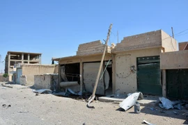 Những ngôi nhà bị hư hại do giao tranh tại thành phố Raqqa ngày 11/6. (Nguồn: EPA/TTXVN)