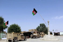 Nhân viên an ninh Afghanistan trong chiến dịch truy quét phiến quân Taliban tại tỉnh Helmand ngày 19/7. (Nguồn: EPA/TTXVN)
