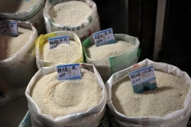 Gạo được bày bán ngoài chợ ở Thượng Hải. (Nguồn: AFP/TTXVN)