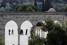 Cảnh sát Israel gác tại hiện trường vụ tấn công. (Nguồn: THX/TTXVN)