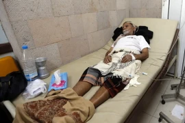 Bệnh nhân nhiễm tả điều trị tại một bệnh viện ở Sana’a. (Nguồn: AFP/TTXVN)