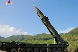 Tên lửa đạn đạo liên lục địa (ICBM) mang tên Hwasong-14 của Triều Tiên được tuyên bố là đã phóng thành công ngày 4/7. (Nguồn: YONHAP/TTXVN)