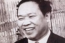 Giáo sư Hà Minh Đức nhấn mạnh: “Cù Huy Cận không chỉ là một nhà thơ. Ông là một nhà văn hóa, nhà hoạt động chính trị-xã hội với những dấu ấn quan trọng."