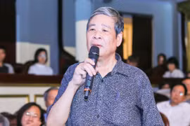 Nhân dịp ra mắt "5 trường ca," nhà thơ-nhạc sỹ Nguyễn Thụy Kha kết hợp cùng nhóm họa sỹ G39 tổ chức sự kiện nghệ thuật thi họa song song. (Ảnh: Nhân vật cung cấp)