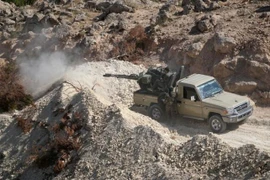 Một chiến binh thuộc lực lượng SDF đang chiến đấu ở Manbij (Nguồn: Reuters)