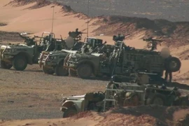 Đặc nhiệm Anh ngồi trên xe tuần tra tầm xa Thalab. (Nguồn: Telegraph)