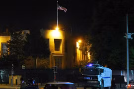An ninh đã được tăng cường quanh tòa nhà Đại sứ quán Mỹ ở thành phố Ankara. (Nguồn: Daily Mail)