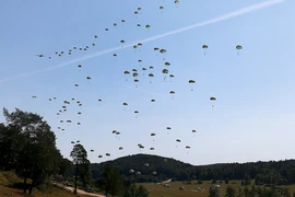 Diễn tập đổ bộ đường không ở căn cứ Hohenfels (Nguồn: RT)