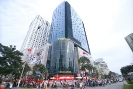 Trung tâm thương mại Vincom là điểm mua sắm yêu thích của nhiều người dân.