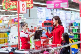Chương trình khuyến mại “Đại hỷ xuân 2017” của Vingroup card. 