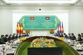 Chủ tịch nước Nguyễn Xuân Phúc hội kiến Thủ tướng Campuchia Hun Sen