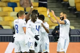 Real Madrid 'dằn mặt' Barcelona bằng chiến thắng hủy diệt 