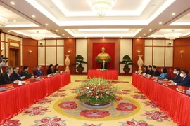 Hình ảnh trao quyết định nghỉ chế độ cho 6 nguyên Ủy viên Bộ Chính trị