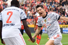 Bayern Munich đòi lại ngôi đầu Bundesliga sau chiến thắng 'hủy diệt'