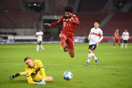 Bayern Munich vô địch lượt đi Bundesliga sau màn 'hủy diệt'