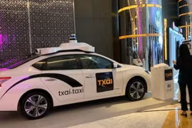 UAE 'trình làng' chiếc taxi hoàn toàn tự lái đầu tiên