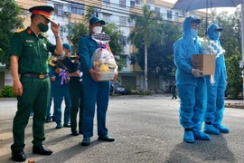 COVID-19: Bàn giao 235 phần tro cốt cho thân nhân ở miền Tây Nam Bộ