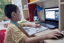 Bình Thuận tiếp nhận ủng hộ Chương trình 'Sóng và máy tính cho em'