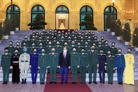 Chủ tịch nước Nguyễn Xuân Phúc tiếp đại biểu Phụ nữ Quân đội