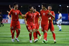 Các cầu thủ Việt Nam ăn mừng sau pha làm bàn của Tiến Linh. (Nguồn: Getty Images)