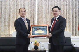 Chủ tịch Quốc hội Vương Đình Huệ tiếp đại diện dòng họ Lý gốc Việt