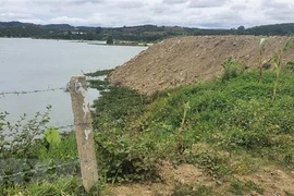 Xem xét trách nhiệm lãnh đạo để xảy ra lấn chiếm lòng hồ Đại Ninh