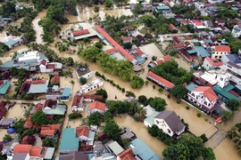 Tiếp tục khắc phục hậu quả mưa lũ gắn với an toàn dịch COVID-19