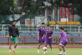 AFF Cup 2020: Tuyển Việt Nam cùng Lào hối hả chuẩn bị cho trận ra quân