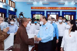 Chủ tịch nước Nguyễn Xuân Phúc tiếp xúc cử tri Thành phố Hồ Chí Minh