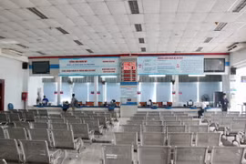 Khu vực bán vé Tết Nhâm Dần 2022 tại ga Sài Gòn vắng vẻ trong ngày đầu mở bán. (Ảnh: Tiến Lực/TTXVN)