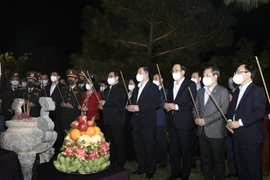 [Photo] Thủ tướng dâng hương tưởng niệm Đại tướng Võ Nguyên Giáp