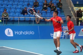 Cặp vận động viên Lý Hoàng Nam-Nguyễn Văn Phương của đội tuyển Việt Nam tại trận đấu đôi của nội dung đồng đội nam. (Ảnh: Thế Duyệt/TTXVN)