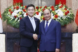 Chủ tịch nước Nguyễn Xuân Phúc tiếp Chủ tịch Quốc hội nước Cộng hòa Singapore Tan Chuan-Jin. (Ảnh: Thống Nhất/TTXVN)