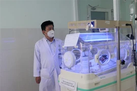 Giám đốc bệnh viện Đa khoa tỉnh Vĩnh Long Đoàn Văn Hùng. (Ảnh: Lê Thúy Hằng/TTXVN)