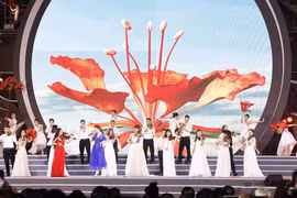 Chương trình nghệ thuật tại Lễ hội Hoa Phượng Đỏ - Hải Phòng 2022. (Ảnh: Doãn Tấn/TTXVN)