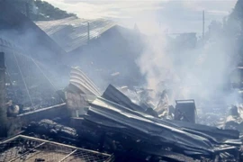 Hỏa hoạn thiêu rụi 1 trong 3 căn nhà của người dân khu vực tổ 22 khóm Vĩnh Thuận, thị trấn Vĩnh Thạnh Trung (An Giang). (Ảnh: TTXVN phát)