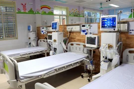 Trang thiết bị y tế hiện đại tại Trung tâm Hồi sức tích cực ICU. (Ảnh: Đinh Văn Nhiều/TTXVN)