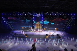 Chương trình nghệ thuật bế mạc SEA Games 31 Hội tụ để tỏa sáng. (Ảnh: TTXVN)